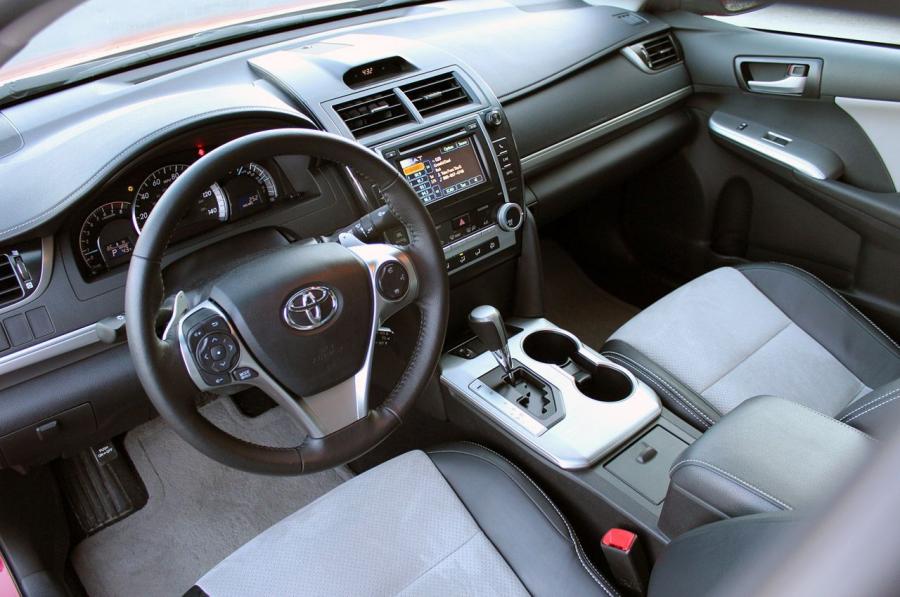  Toyota Camry SE V6 2012 года  (фото 26 из 37)